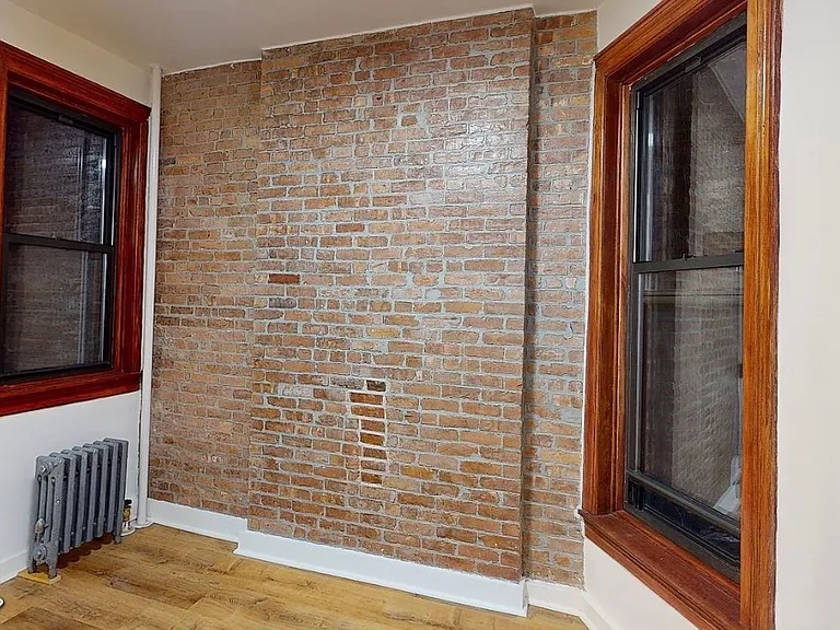 97 Perry St #7 — Photo 4