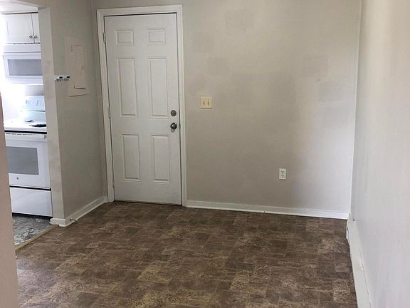 3rd image of 906 21st St NW