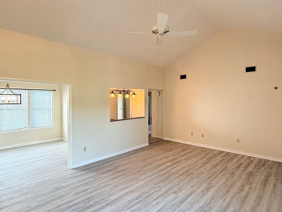 2nd image of 902 Sea Robin Ln