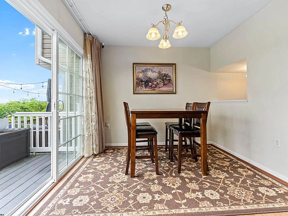 Dining Room Photo 2