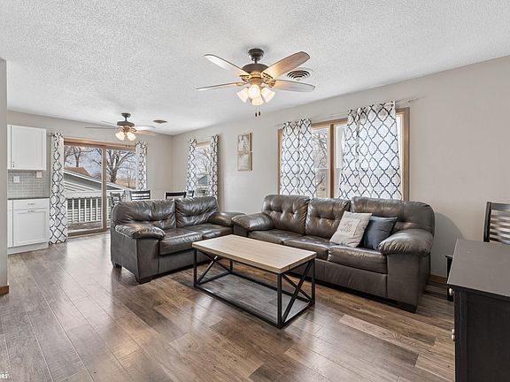 2nd image of 2 Country Ln APT 2