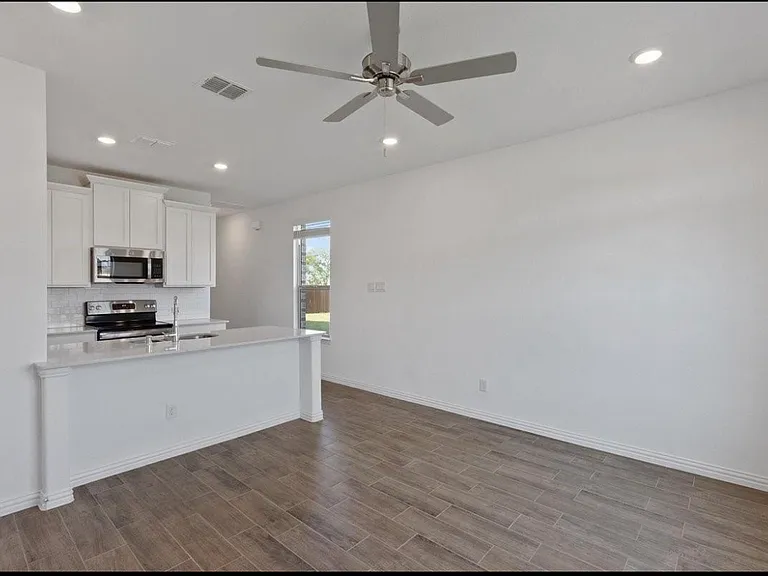 8137 Lindheimer Ln — Photo 5