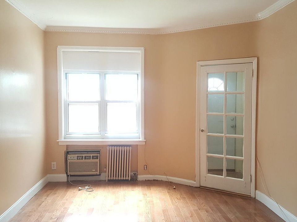 1st image of 1373 E 54th St #2