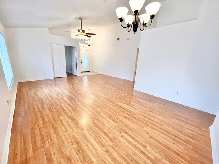 4403 Brookdale Ct — Photo 4
