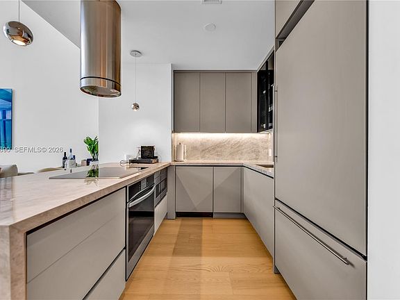 4th image of 1100 Biscayne Blvd Unit 4305