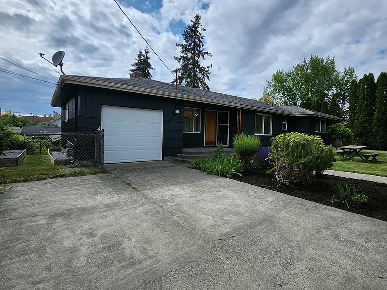 Live a few minutes away from freeway access, Downtown Burien, White Center, the airport and more but with so much elbow room and greenspace of your own.