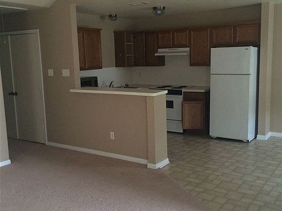 2nd image of 3618 Hollyhock St
