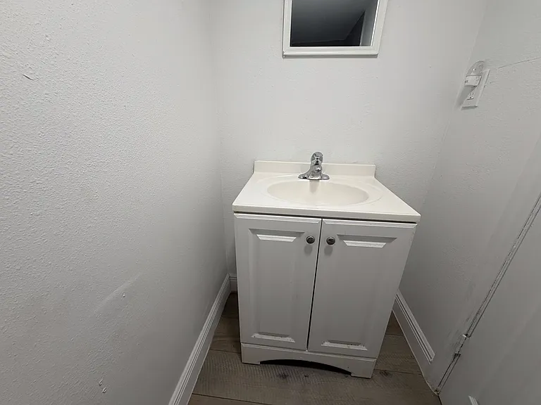 5701 Middlesex Dr #B — Photo 11