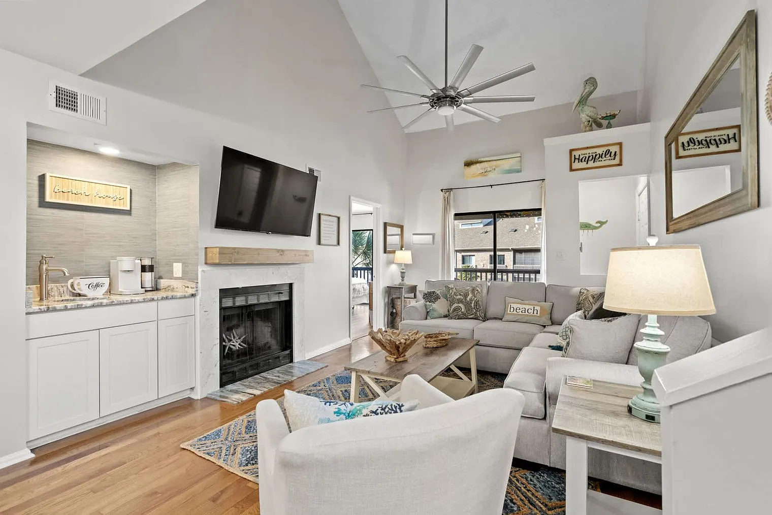 4 bed, 3.0 bath, 1496 sqft, $5,069 — Photo 3