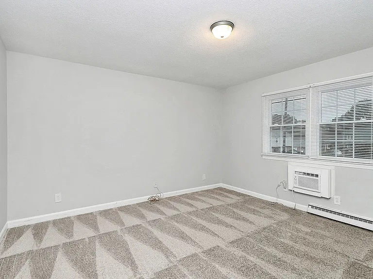 Thompson Place Apartments — Photo 13