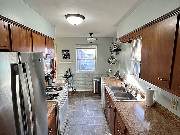 5th image of 1720 N Bolton Ave