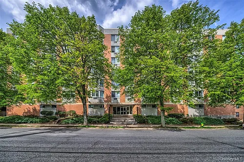 14 Nosband Ave #2H Photo 1 14 Nosband Ave #2H Photo 1