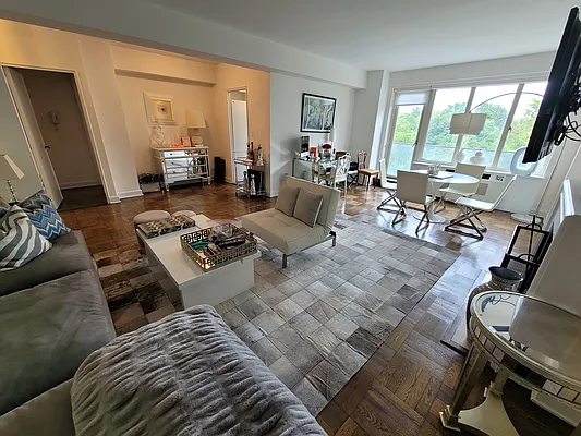 Rented by essential NEW YORK Real Estate | media 18