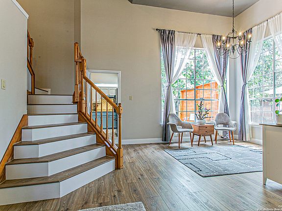 3rd image of 8646 Timber Lodge