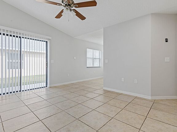4th image of 29 Wood Arbor Ln #B