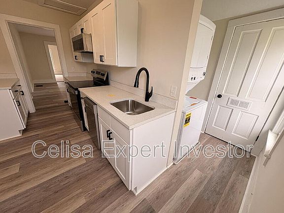 3rd image of 807 Edgewater Ave
