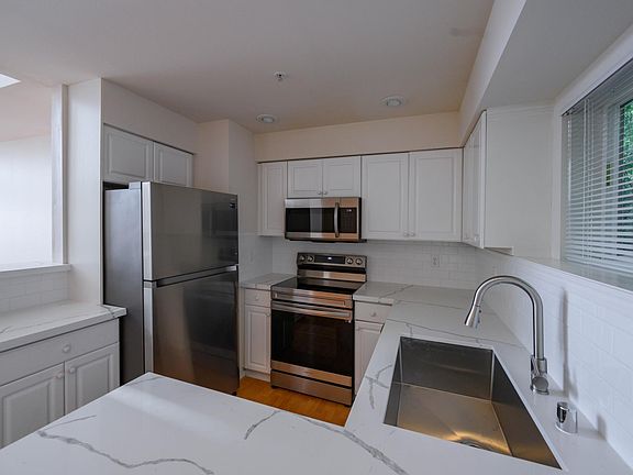 5th image of 2960 142nd Pl SE APT 5