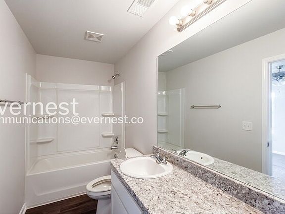 5th image of 215 Tiffany Ln