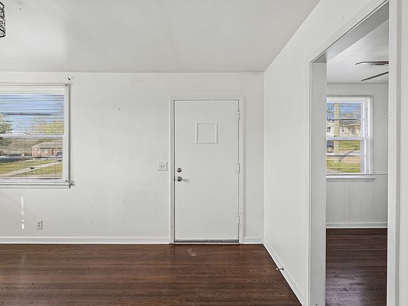 3rd image of 713 Braidwood Dr