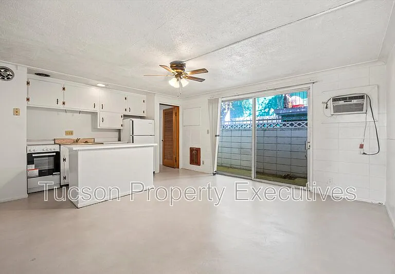 802 N Alvernon Way E — Photo 2