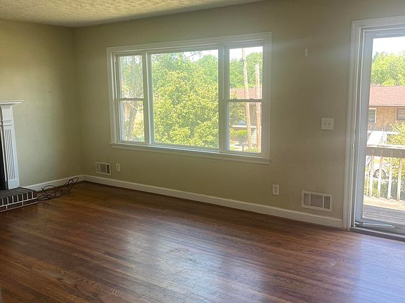 5th image of 3518 Barberry Ave NW