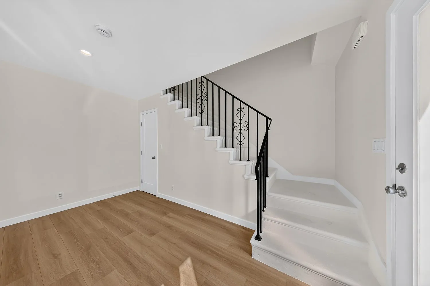 2 bed, 1007 sqft, $3,850 — Photo 3
