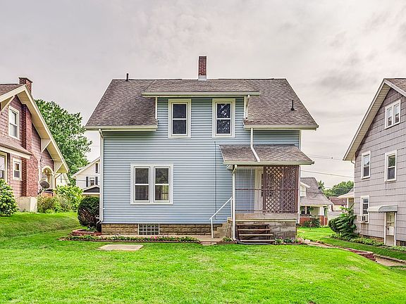 Rearview of the home.