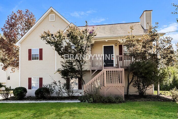 1st image of 155 Woodbridge Dr