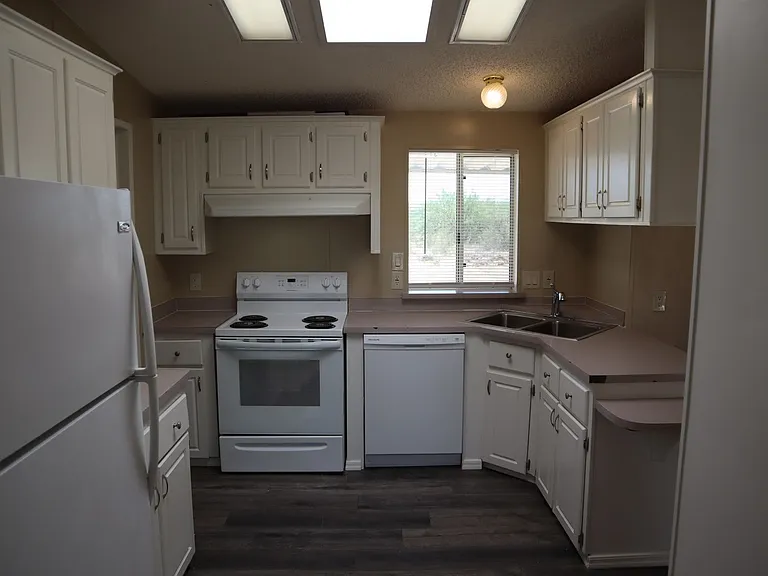 545 N Sabin St — Photo 10
