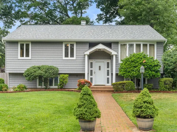 142 Mohican Avenue, Ronkonkoma, NY 11779