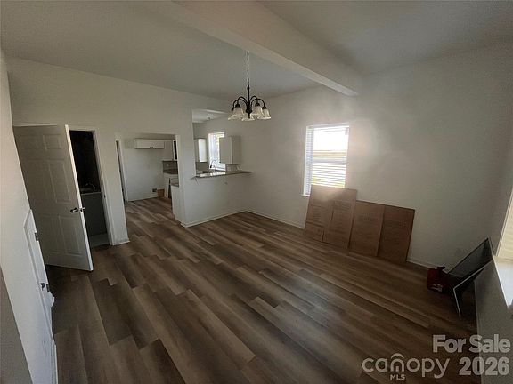 2nd image of 904 Brunett St