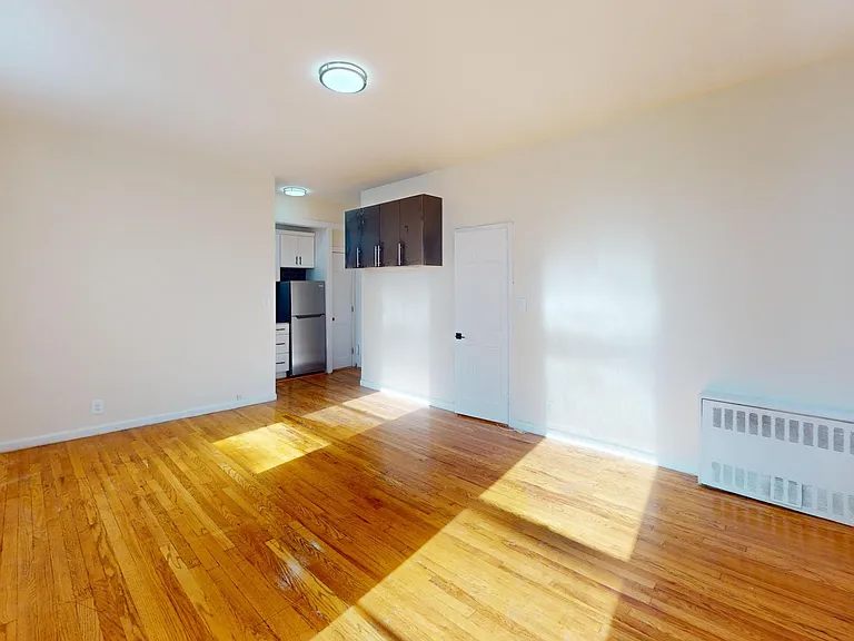 246 E 45th St #2F — Photo 4