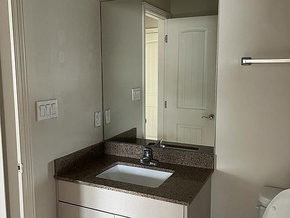 5th image of 503 Downing Ave #3