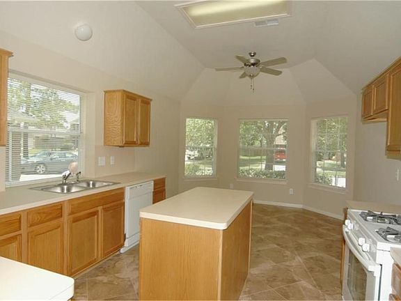 2nd image of 1827 Oak Lodge Dr