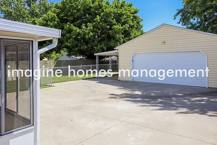 9035 Cambridge Dr — Photo 12
