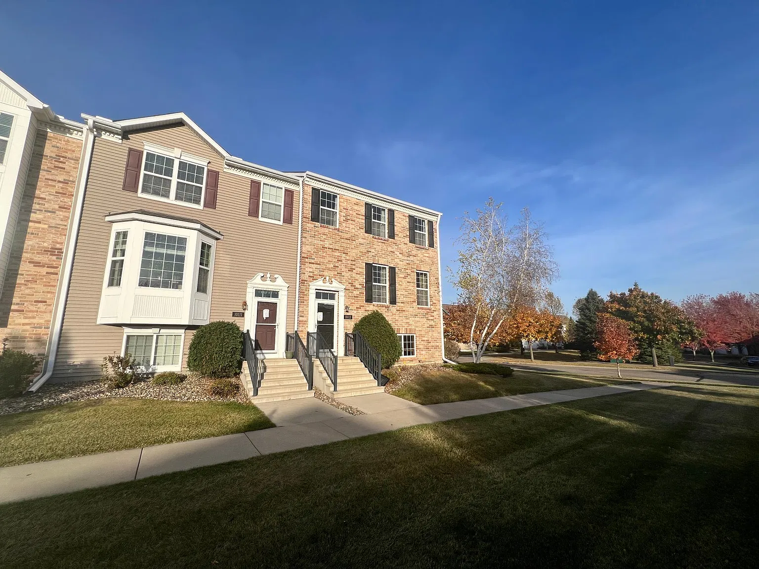 4 bed, 3.5 bath, 2379 sqft, $2,845 — Photo 2