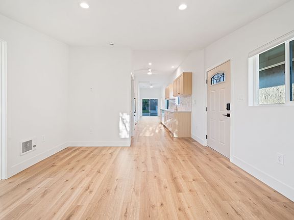 3rd image of 515 N Cabrillo Ave APT C