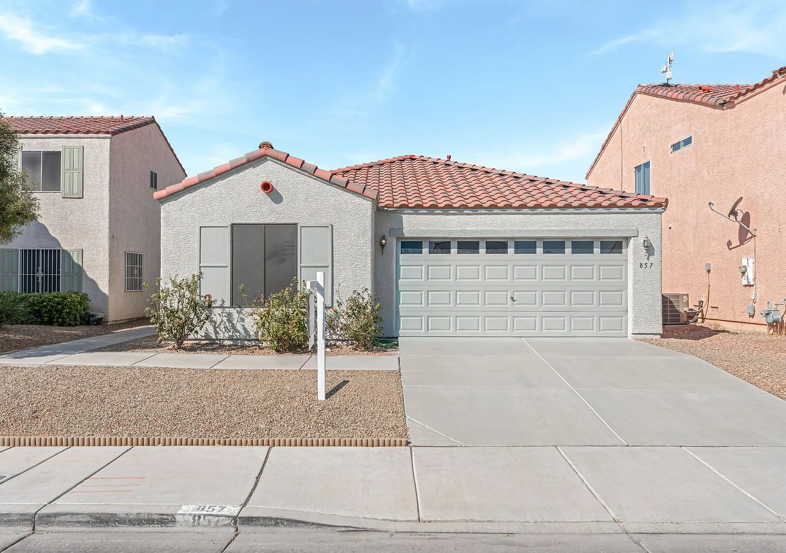 Single Story 3 bedroom 2 bath — Photo 2