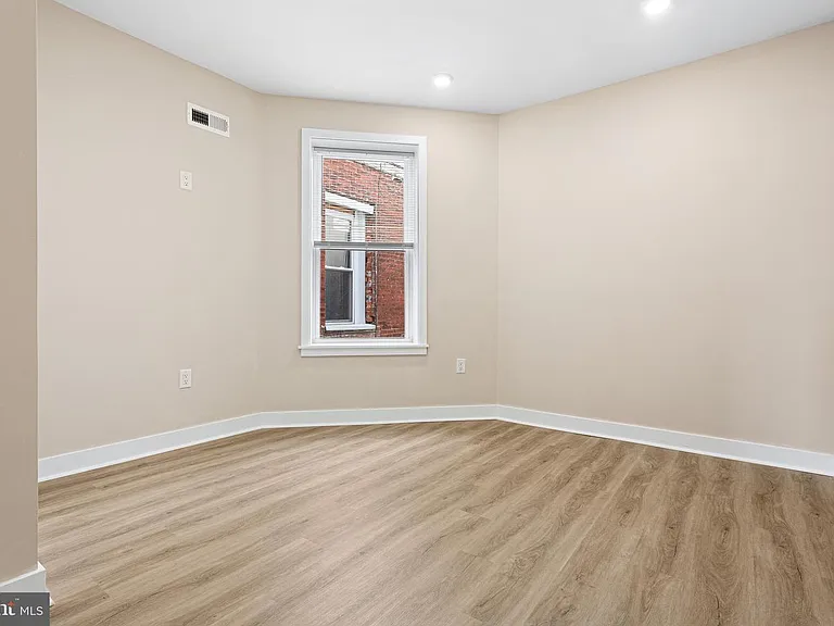 806 S 56th St — Photo 9