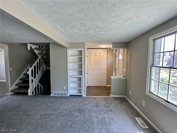 3rd image of 7376 N Chestnut Commons Dr