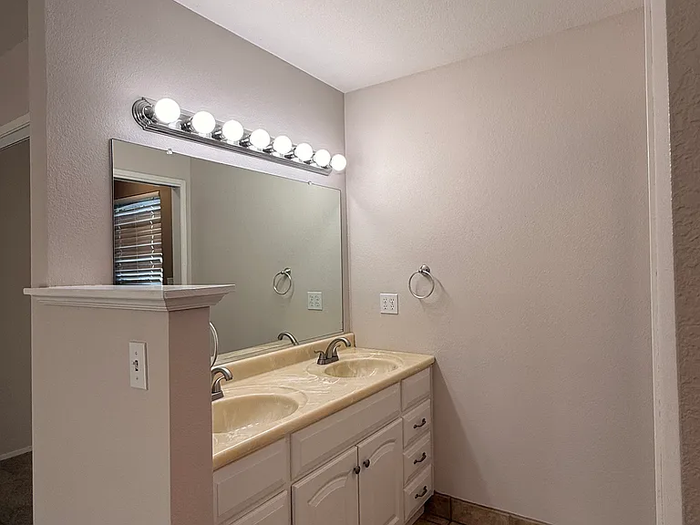 809 Laver Ct — Photo 18