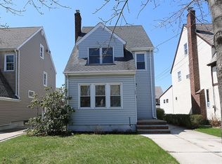 399 Wellington Rd, Mineola, NY 11501