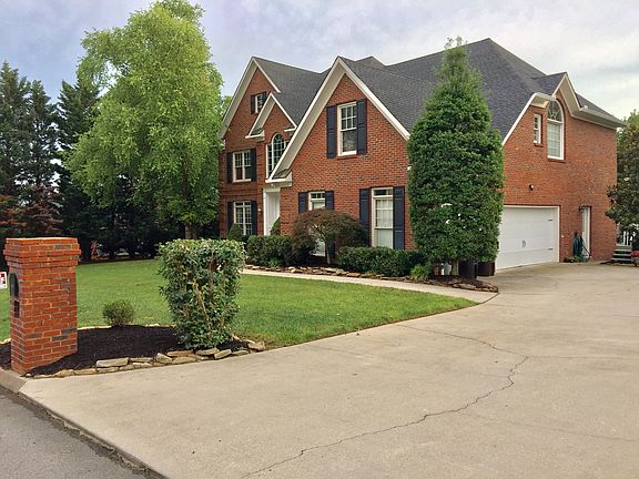 3rd image of 711 Valley Hill Ln