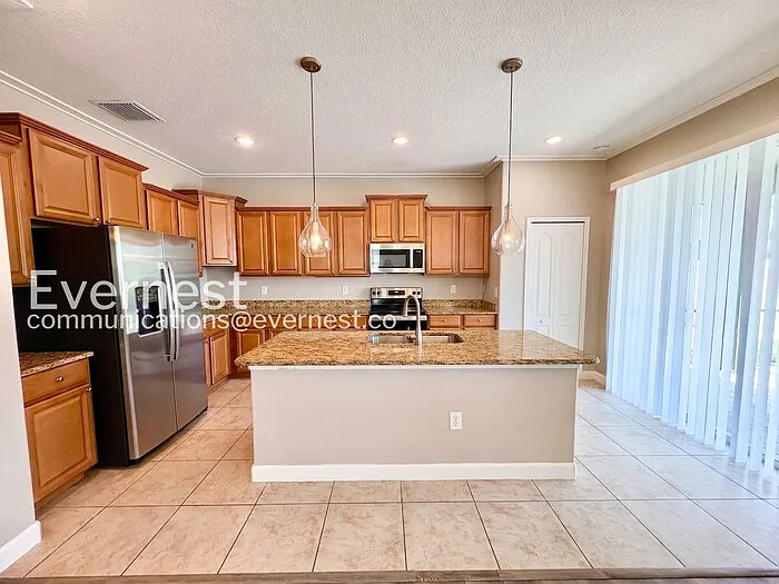 11211 Flora Springs Dr — Photo 3