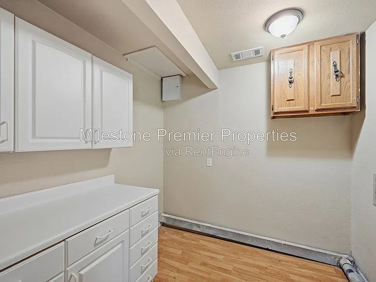 302 Iowa St — Photo 18