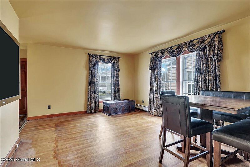 4th image of 22 Hackett Avenue