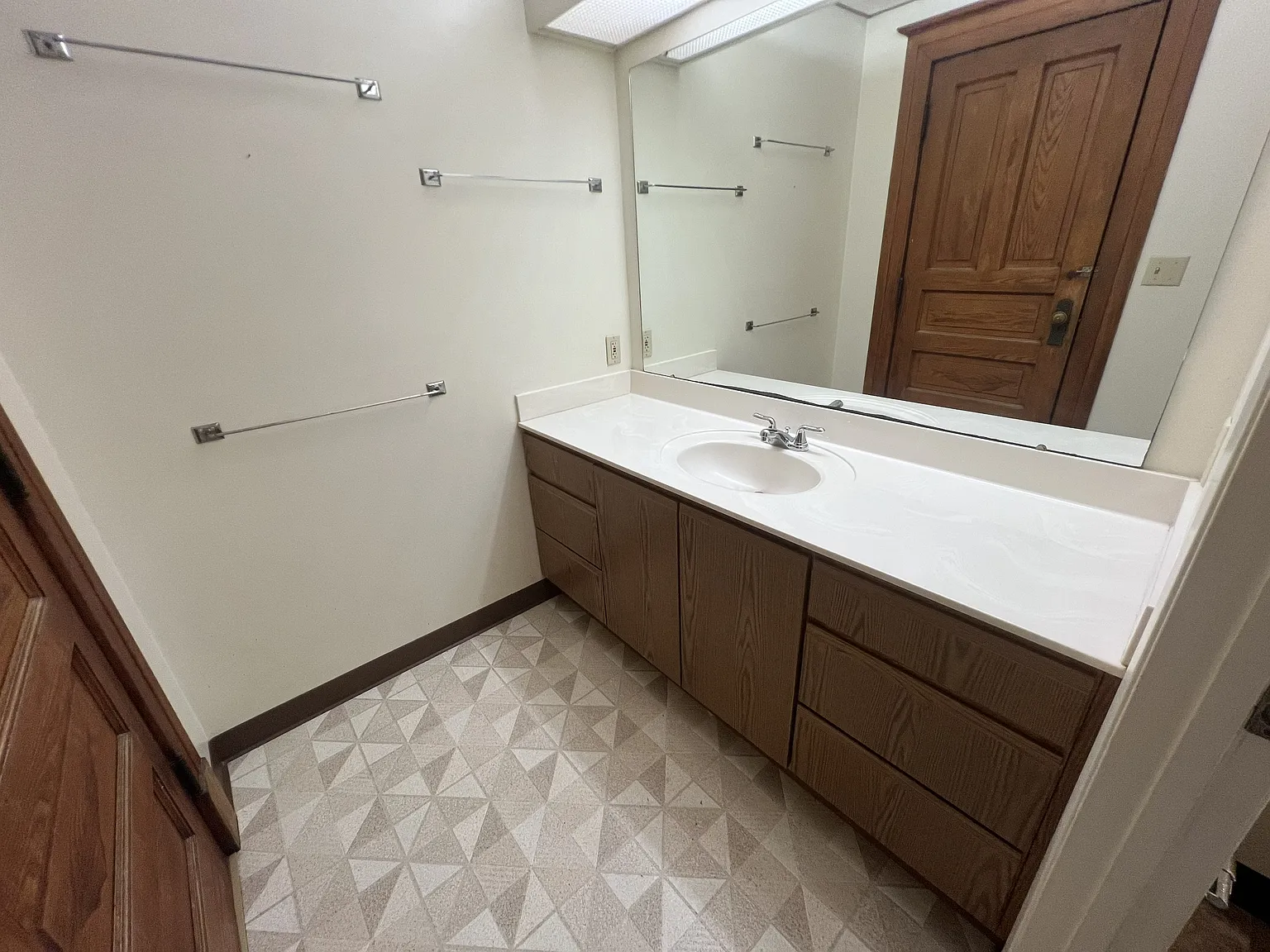 4 bed, $1,940 — Photo 3