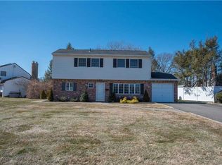 12 Dolly Dr, Commack, NY 11725