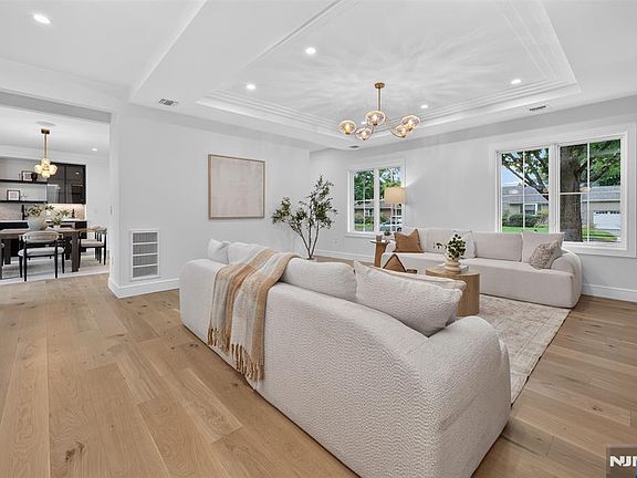 5th image of 85 Oliver Road