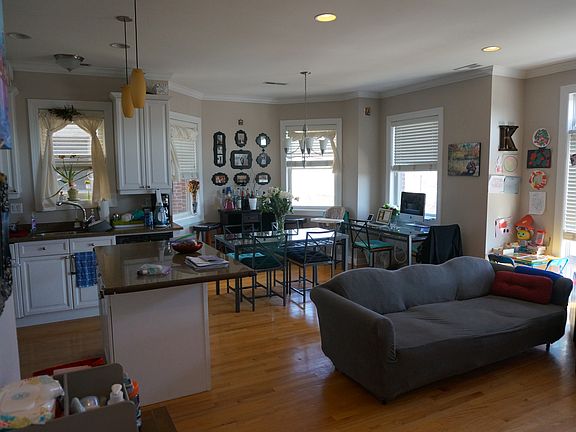 5th image of 3438 N Ashland Ave APT 3N